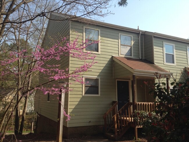 Building Photo - Nice 2br townhome in quiet neighborhood, r...