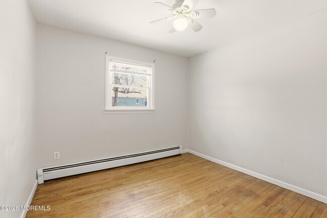 Building Photo - 422 Shady Ln