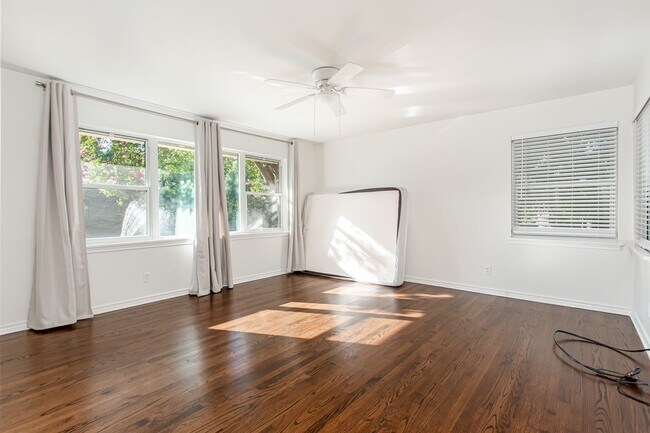 Building Photo - Lakewood Retreat with Stunning Blue Fair Lake Views