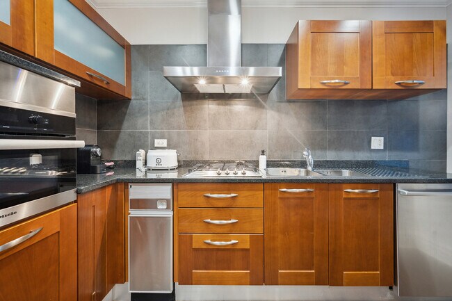 Building Photo - 70 E Walton St