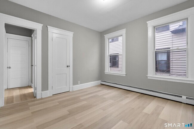 Building Photo - 260 Orchard St