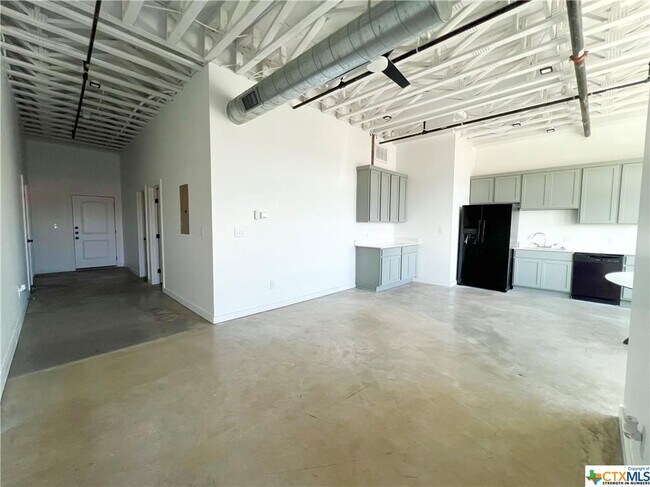 Building Photo - 301 N LBJ Dr