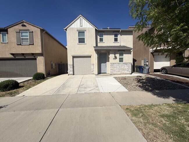 Building Photo - "Charming 3-Bed Haven with Granite Elegance in Merced!"