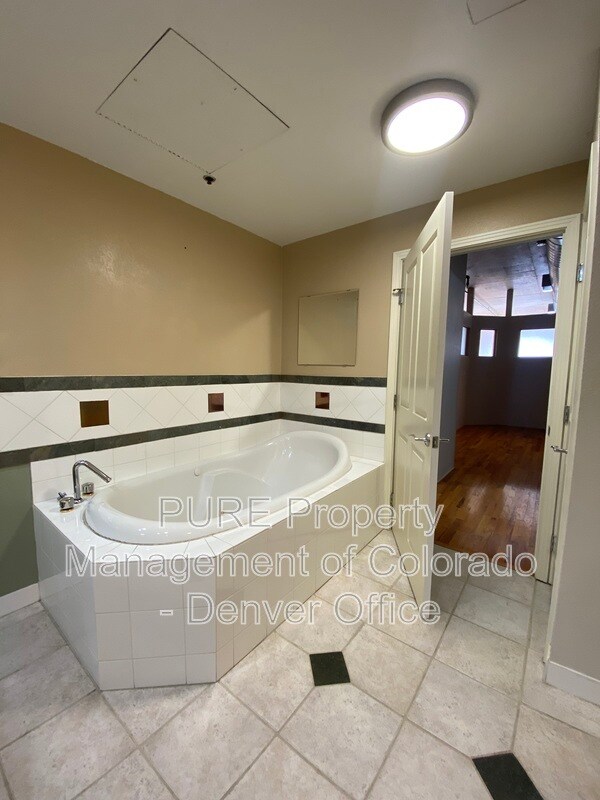 Building Photo - 1499 Blake St