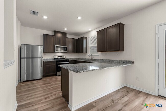 Building Photo - 5012 Arrow Vis