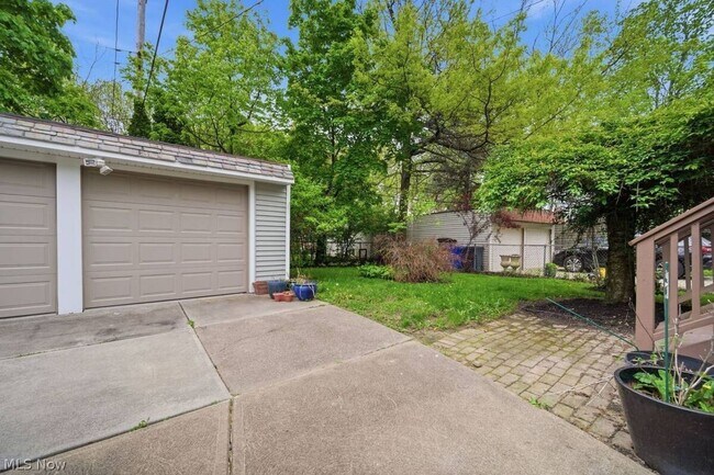 Building Photo - Beautiful 4-Bedroom Brick Colonial in University Heights