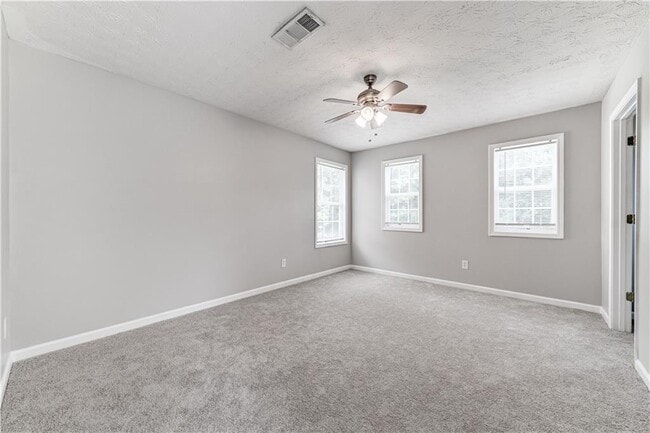 Building Photo - 4768 Sylvan St