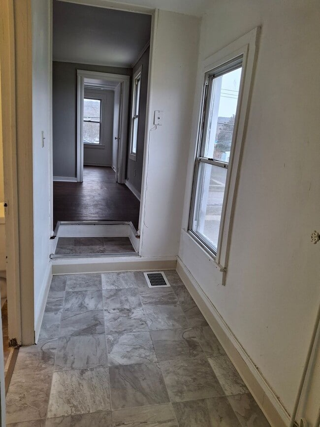 Building Photo - 246 Lynwood Ave