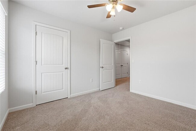 Building Photo - 255 Deerberry Dr