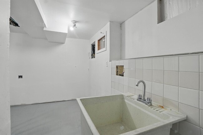 Building Photo - 419 S 7th Ave