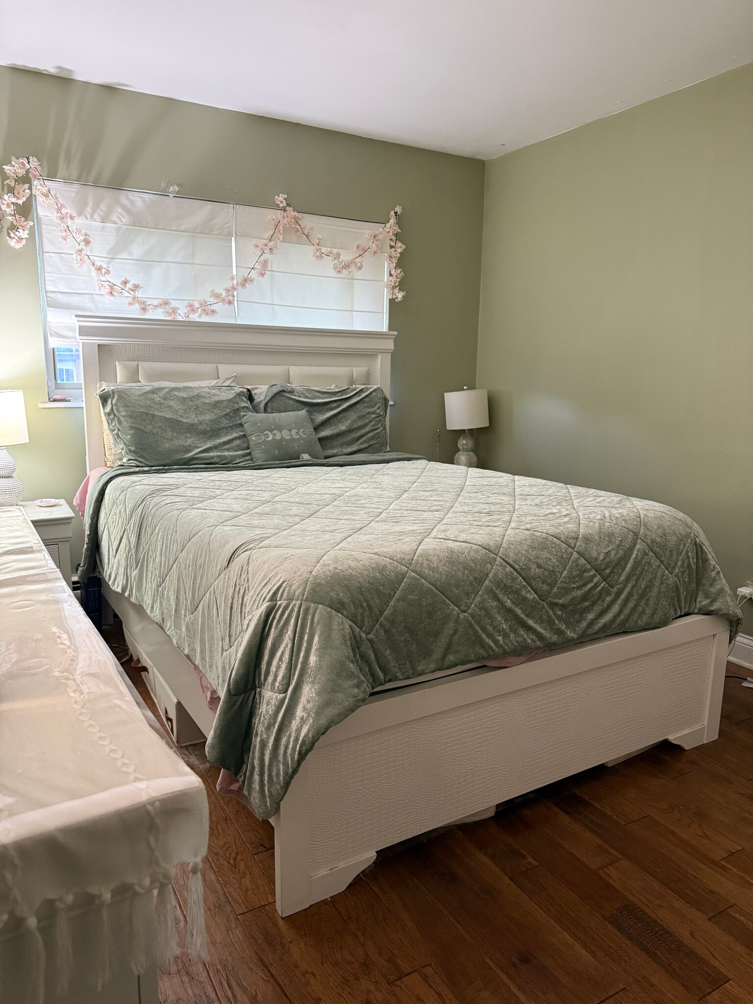 Building Photo - 685 E Fullerton Ave