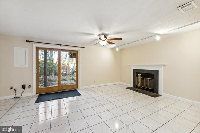 Building Photo - 15023 Oak Crest Ct