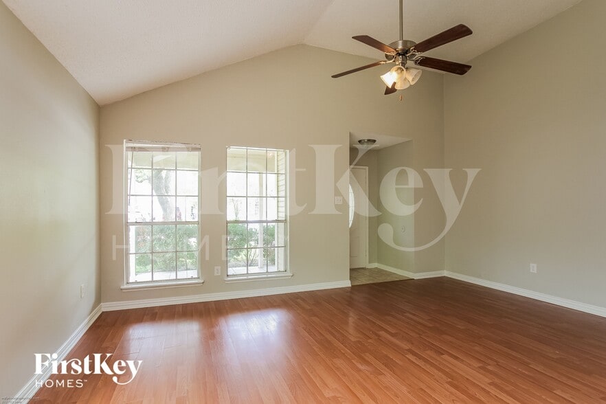 Building Photo - 6426 New World Dr