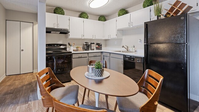 Building Photo - ReNew at Neill Lake