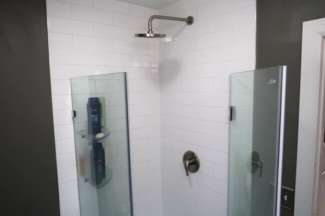 Building Photo - 1515-1517 Summit Street