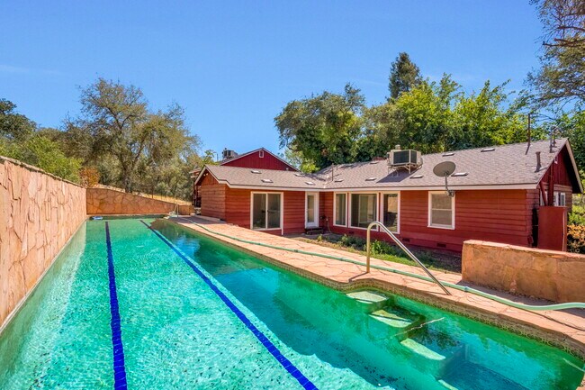 Building Photo - 31638 Lodge Rd