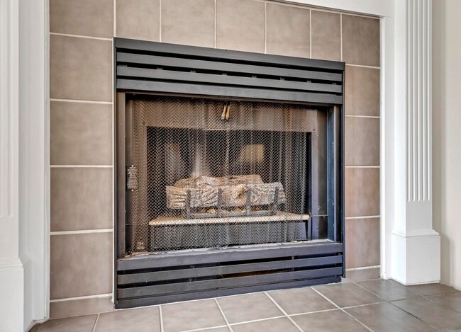 Building Photo - 4501 Parkwood Ln W