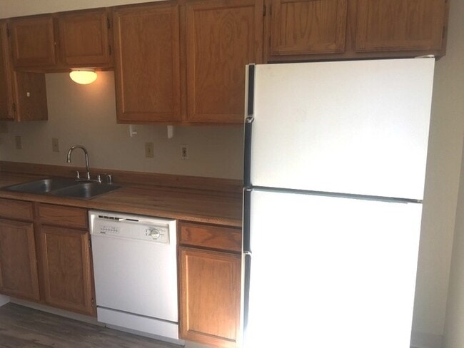 Building Photo - Reno Townhouse - Laundry Room in Unit/Gara...