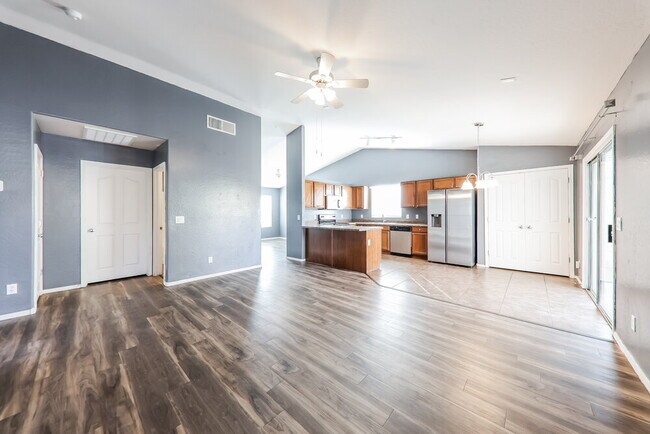 Building Photo - 5404 S 28th Ave