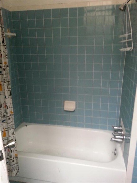 Building Photo - 1566 Annunciation St