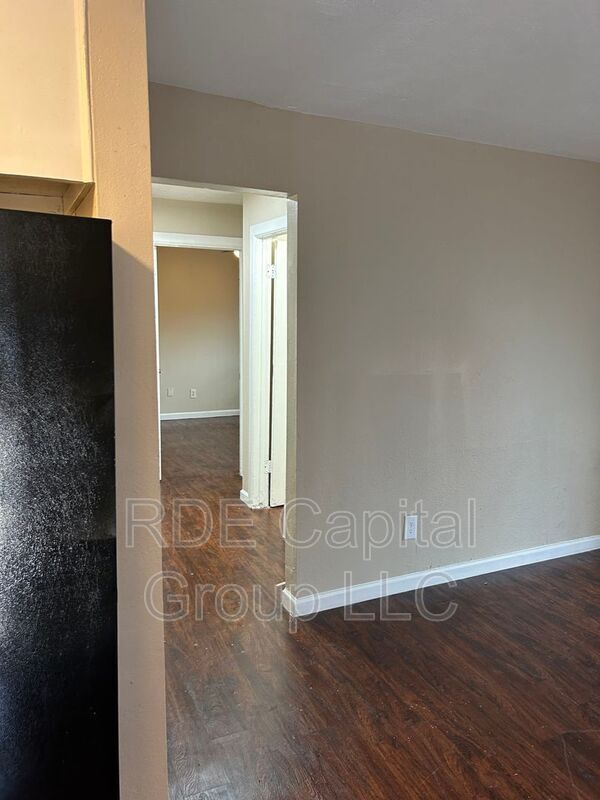 Building Photo - 1037 E Tucker St