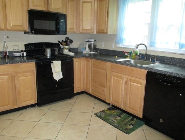 Building Photo - 240 Fresno Dr