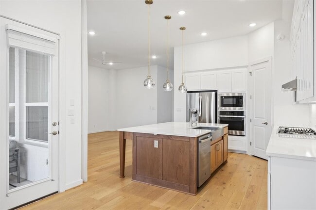 Building Photo - 1221 Texas Ash Ln