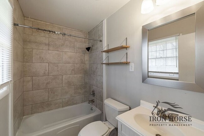 Building Photo - 190 Brentwood Dr