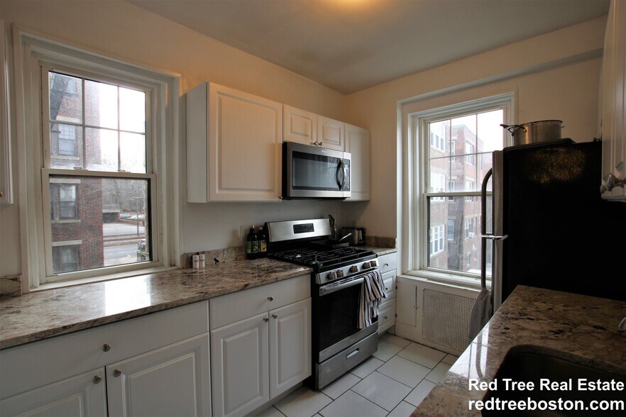 Building Photo - 2009 Commonwealth Ave