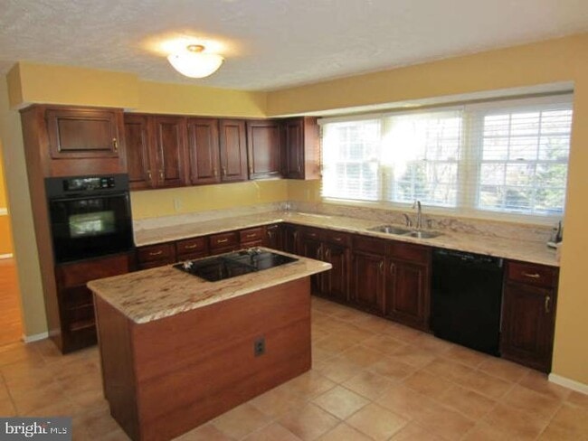 Building Photo - 12625 Thunder Chase Dr