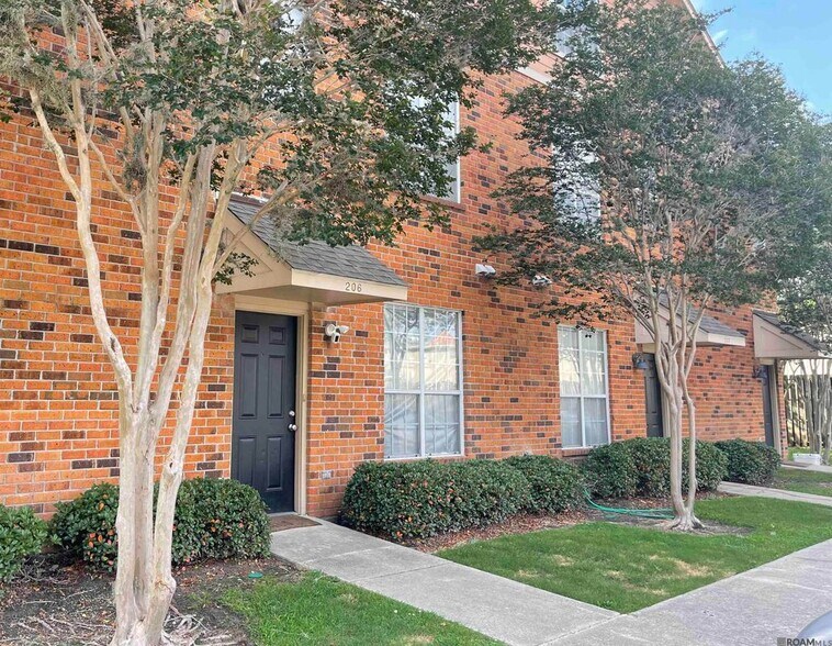 Building Photo - 710 E Boyd Dr