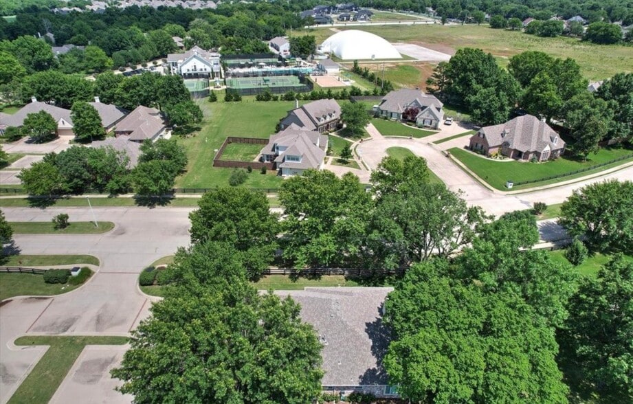Building Photo - 412 N Forest Ridge Blvd