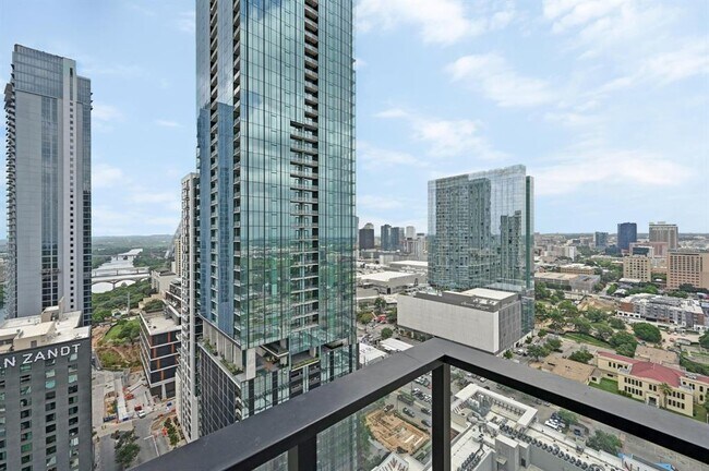 Building Photo - 84 East Ave
