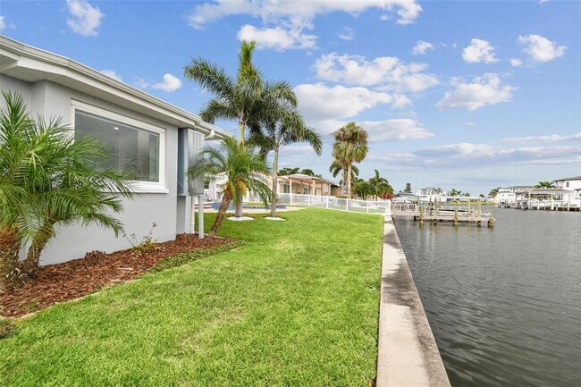 Building Photo - 3938 Versailles Dr