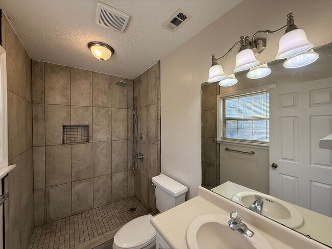 Building Photo - 512 Whistlestop Cir