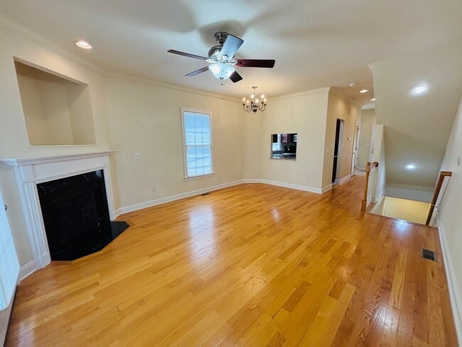 Building Photo - 204 Heights Ln