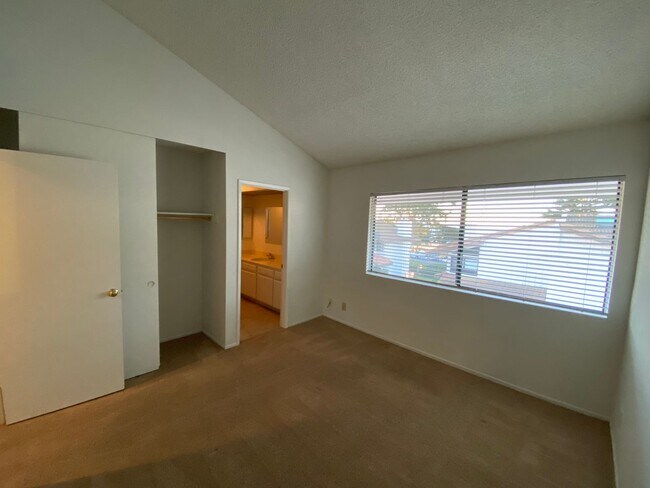 Building Photo - 659 Del Parque Dr