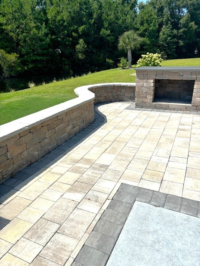 Building Photo - 231 Belclare Way