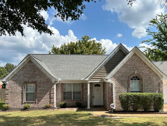 Building Photo - Spacious 3BR/2BA Lake Community Home | Soaring High Ceilings, Fireplace & 2-Car Garage