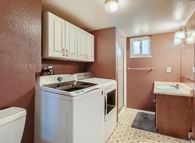 Building Photo - 566 Voiles Dr