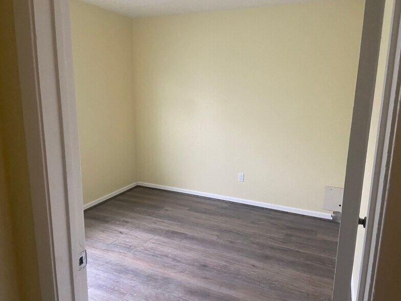 Building Photo - 502 Brookford Dr