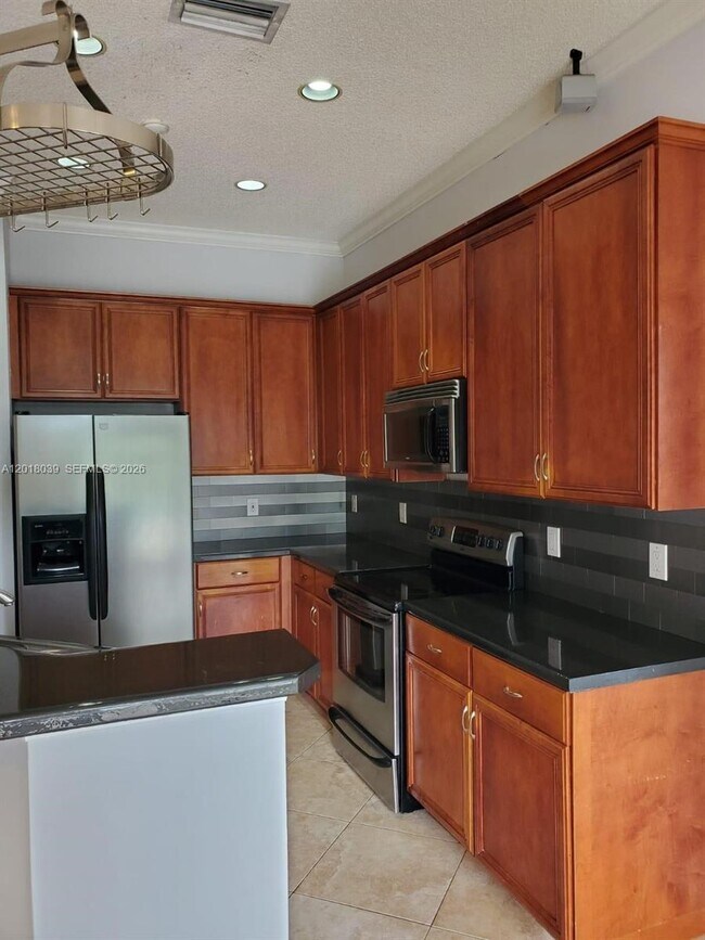 Building Photo - 777 Tanglewood Cir