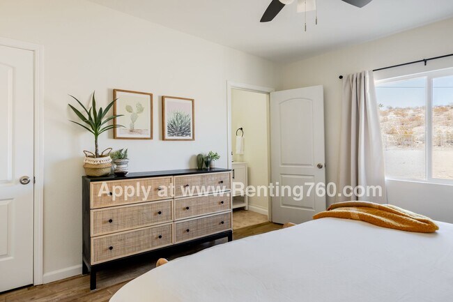 Building Photo - Lovely 3 Bed Home With Solar Panels!