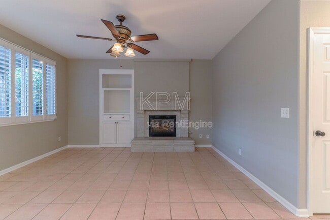 Building Photo - 2326 Carriage Dr