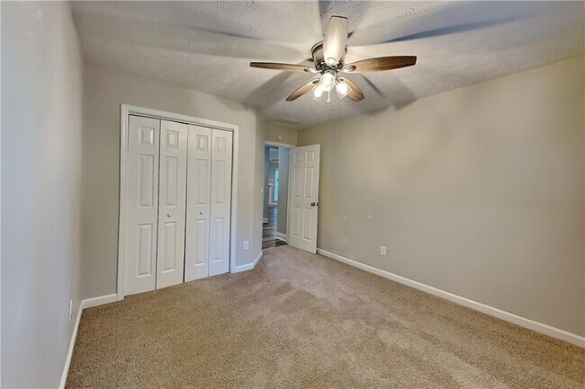 Building Photo - 3564 Saddlebrook Dr