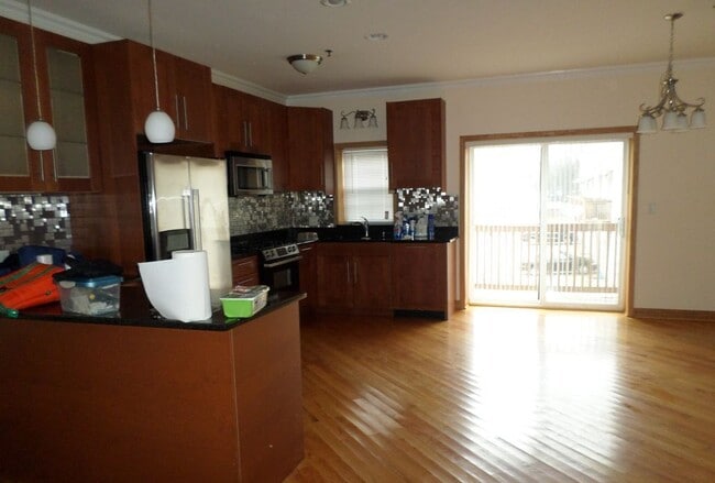 Building Photo - 183 E River Rd