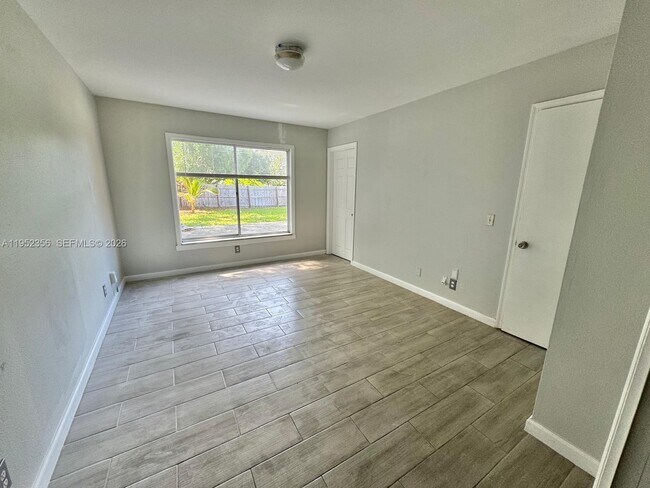 Building Photo - 1822 SE Oxmoor Ct