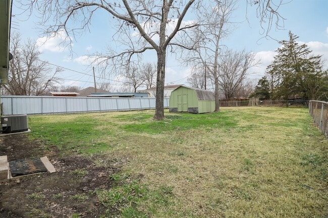 Building Photo - 1211 Gate Ln Dr