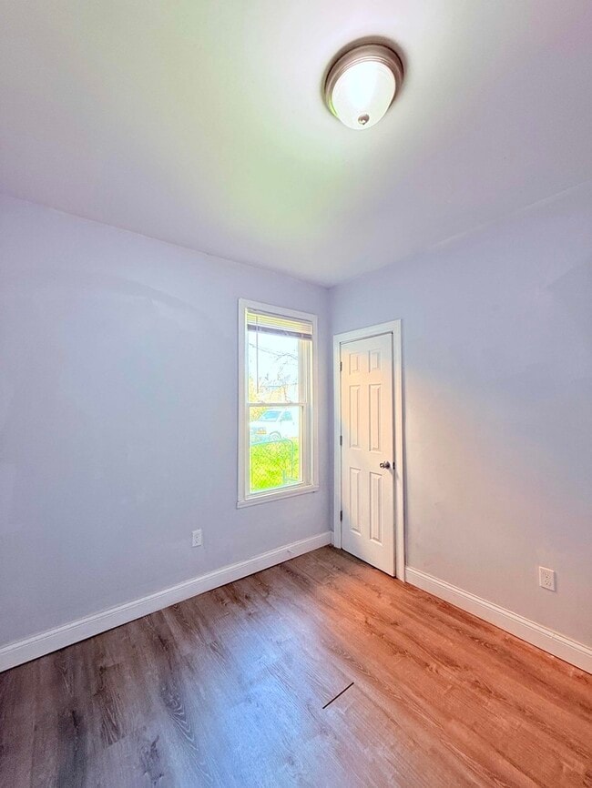 Building Photo - 3 Bed, 1 Bath Home with Modern Amenities / Vouchers Accepted / Available Now!