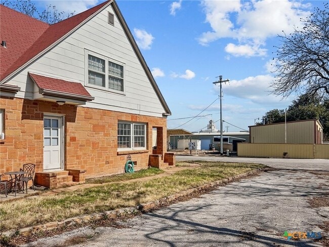 Building Photo - 202 S Clear St